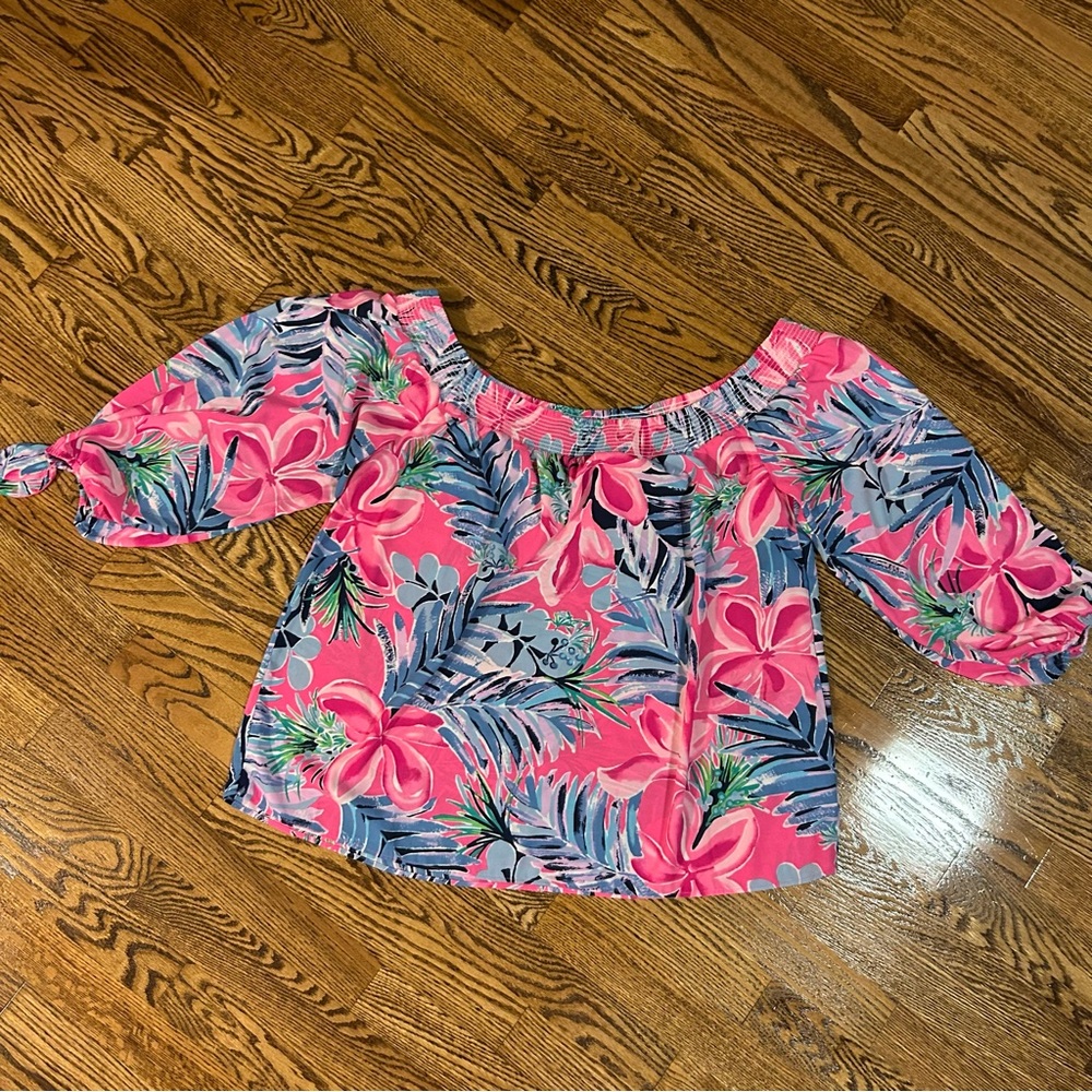 Lilly Pulitzer size XL blouse scooped scrunched neckline ties at arms EUC